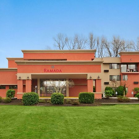 Ramada By Wyndham Tukwila Southcenter Hotel Exterior photo