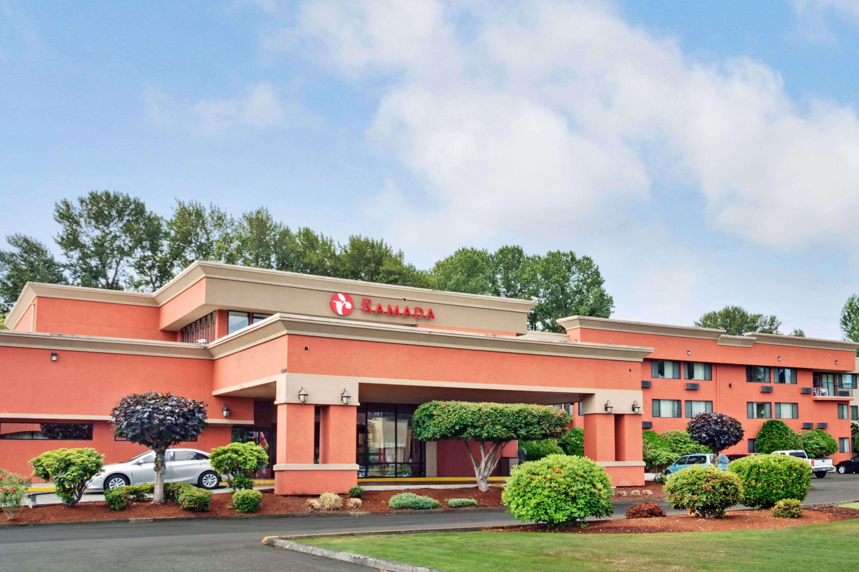 Ramada By Wyndham Tukwila Southcenter Hotel Exterior photo