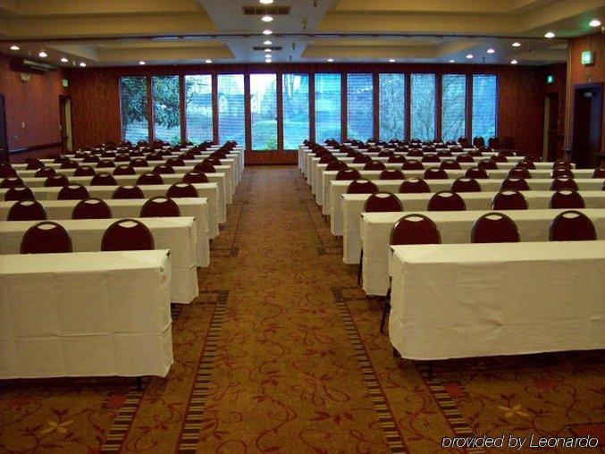 Ramada By Wyndham Tukwila Southcenter Hotel Facilities photo